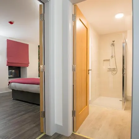 Clara's Cots קריגרט