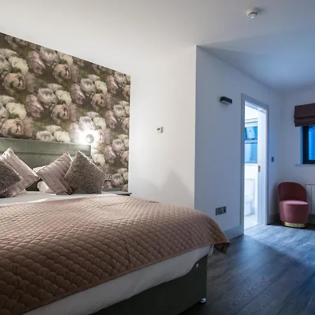 Clara's Cots לינה וארוחת בוקר קריגרט